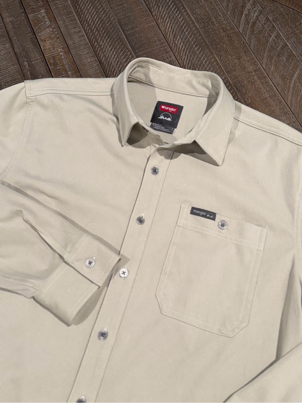 Wrangler Men’s Cream Long-Sleeve Button-Up Shirt